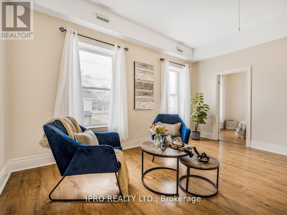 Property at 1308 KING STREET E image 5