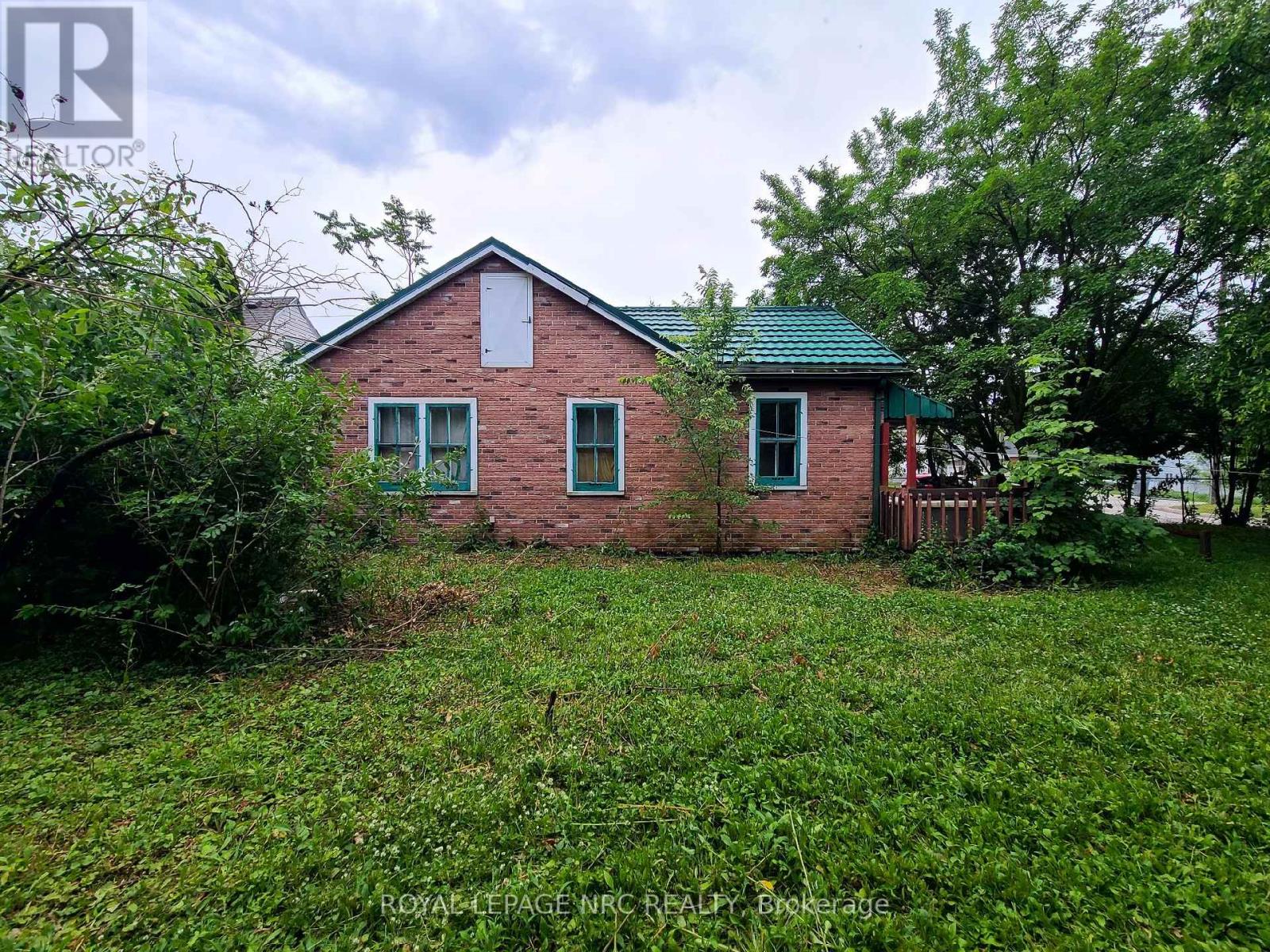 Property at 19 EASTCHESTER AVENUE image 3