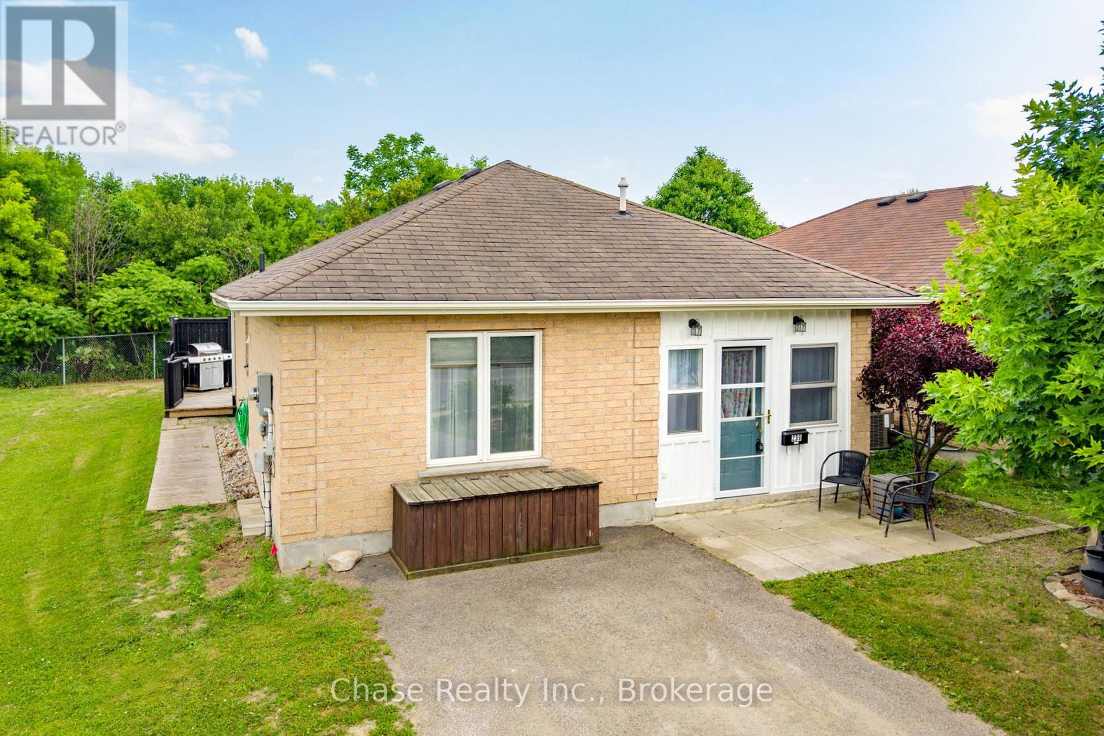 Property at 239 YONGE STREET image 1