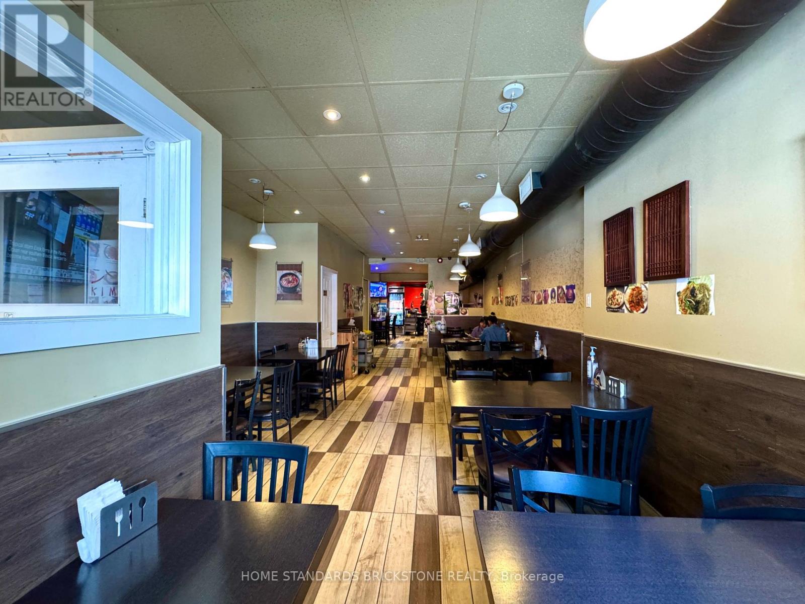 Property at 586 BLOOR STREET W image 5