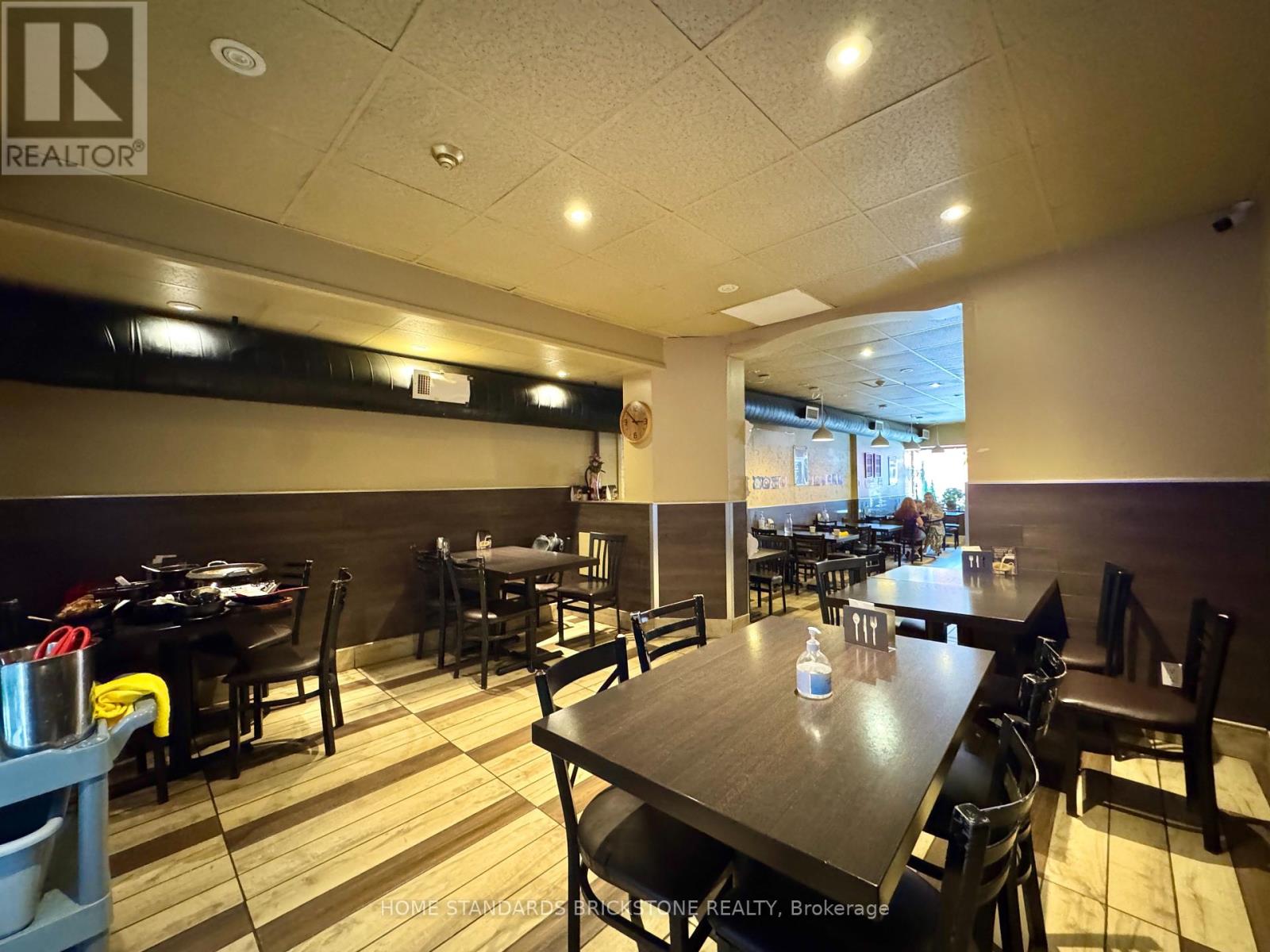586 Bloor Street W, Toronto, Ontario  M6G 1K4 - Photo 4 - C12231122