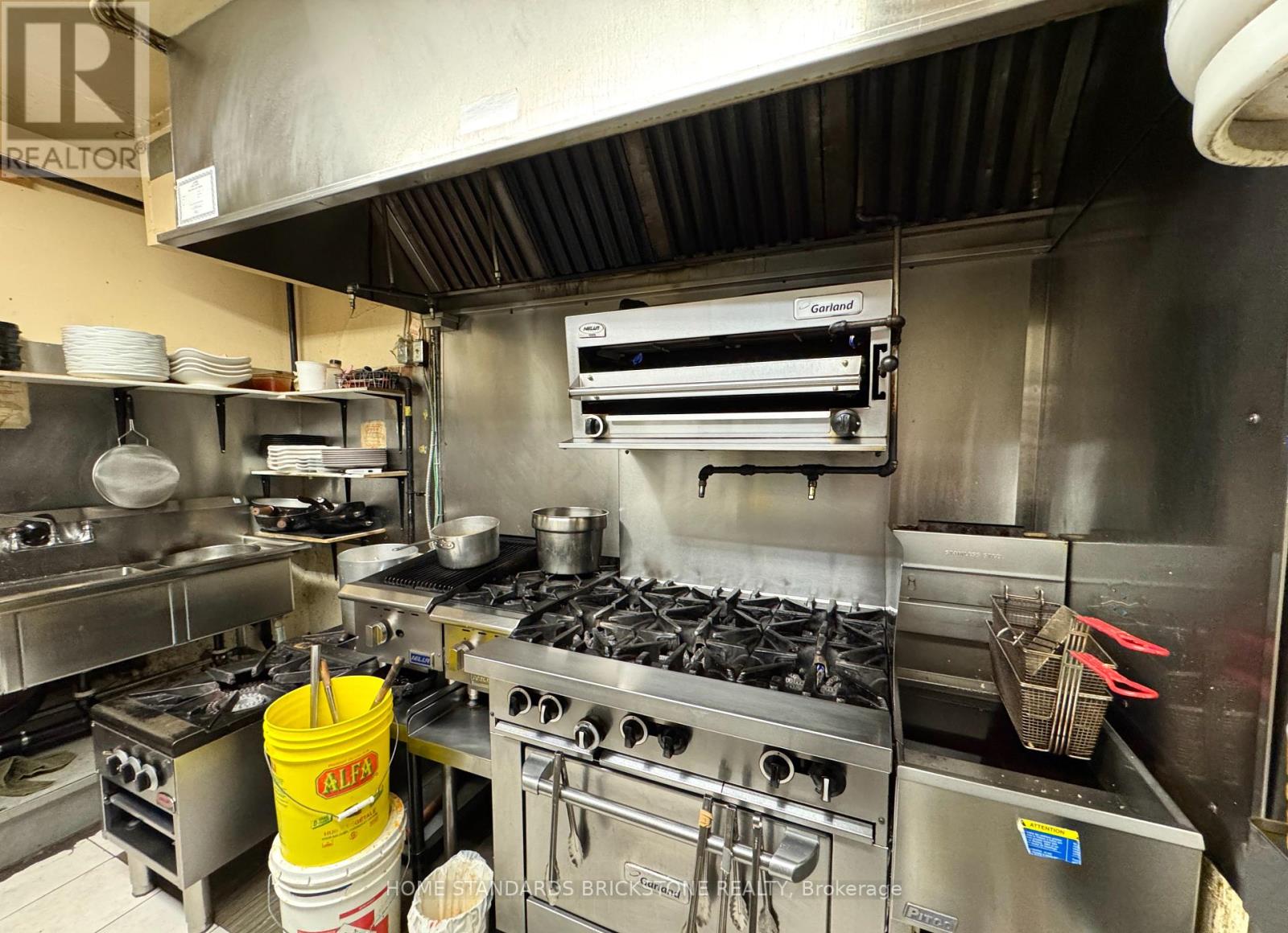 586 Bloor Street W, Toronto, Ontario  M6G 1K4 - Photo 7 - C12231122