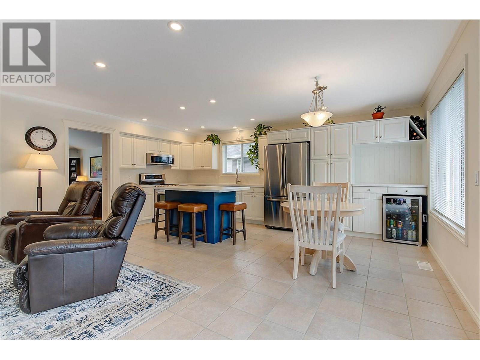 Property at 355 Woodpark Crescent image 4