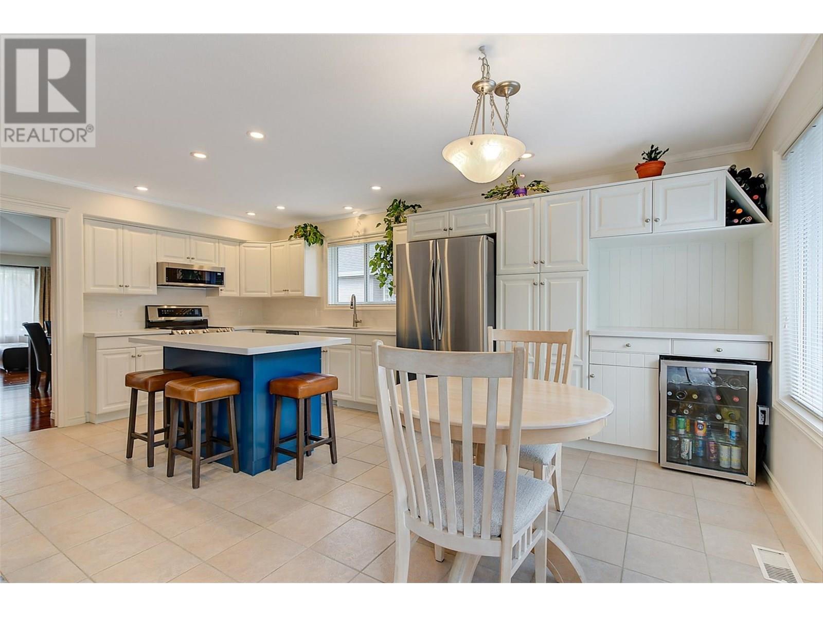 Property at 355 Woodpark Crescent image 5