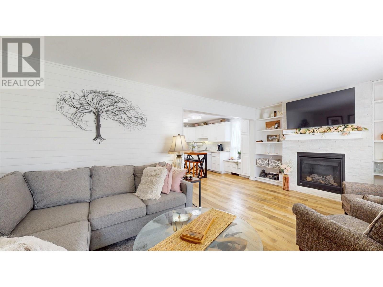 300 7th Street S, Cranbrook, British Columbia  V1C 1M7 - Photo 3 - 10352225