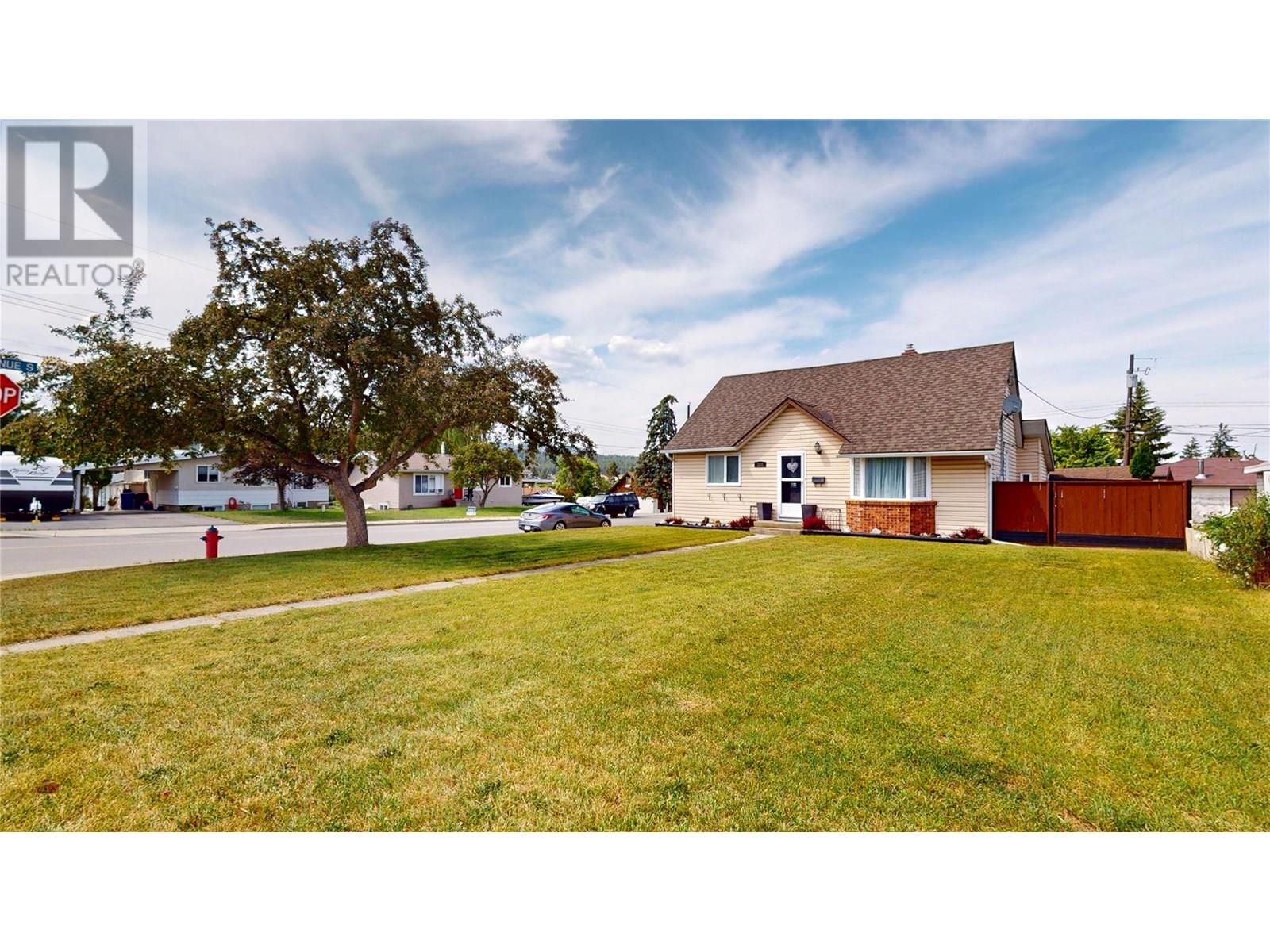 300 7th Street S, Cranbrook, British Columbia  V1C 1M7 - Photo 1 - 10352225