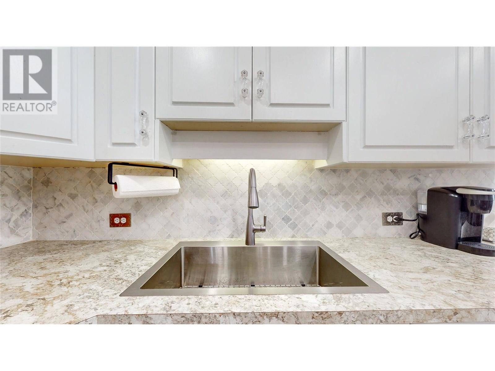 300 7th Street S, Cranbrook, British Columbia  V1C 1M7 - Photo 9 - 10352225