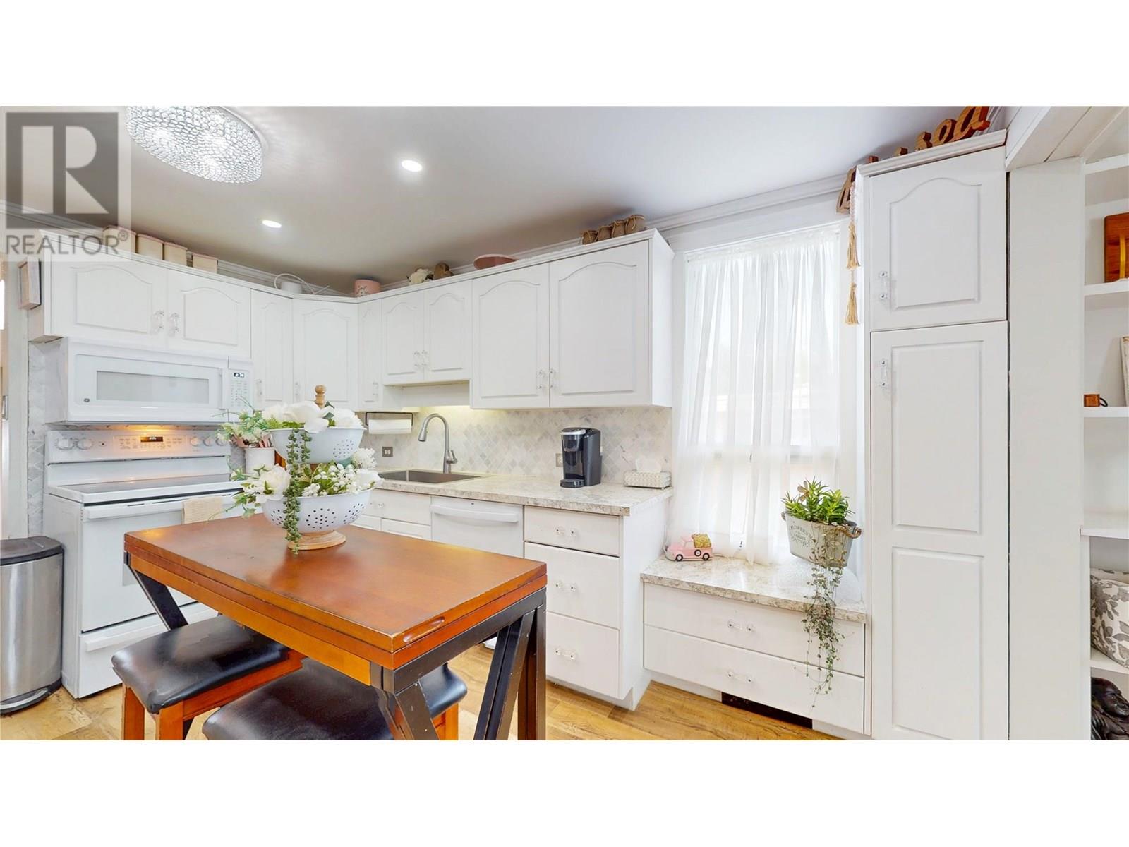 300 7th Street S, Cranbrook, British Columbia  V1C 1M7 - Photo 6 - 10352225