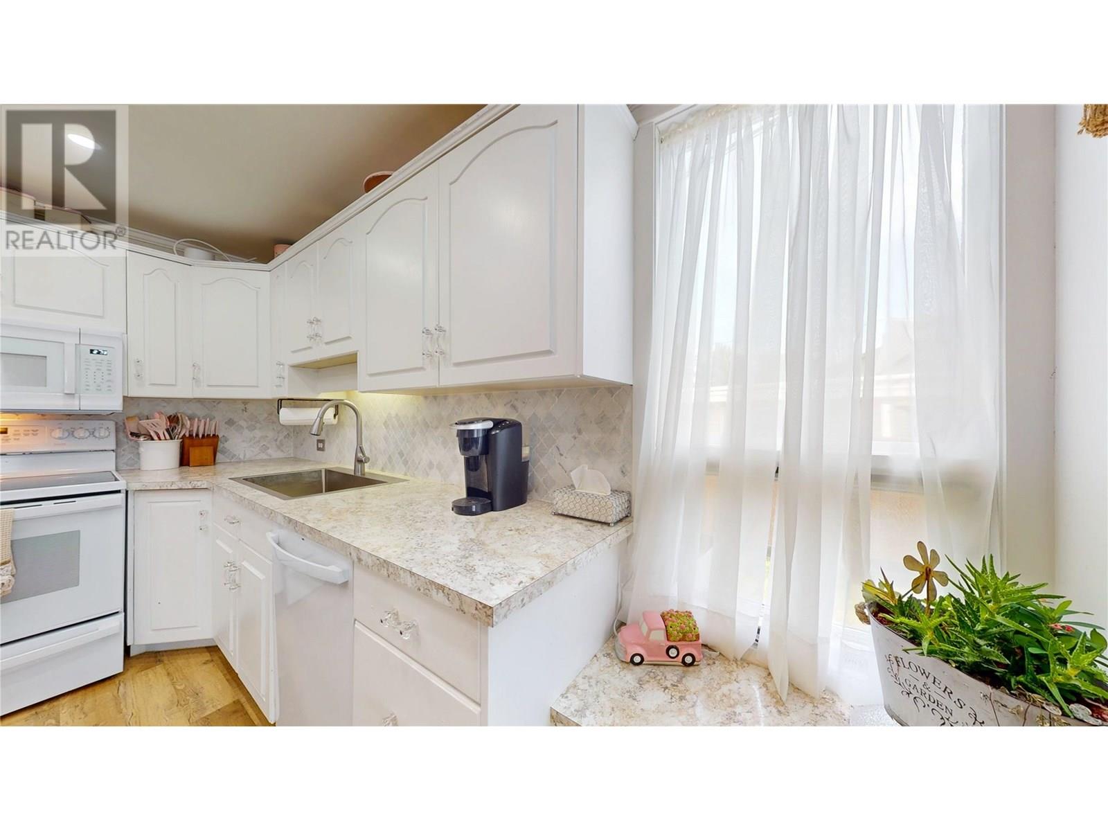 300 7th Street S, Cranbrook, British Columbia  V1C 1M7 - Photo 8 - 10352225