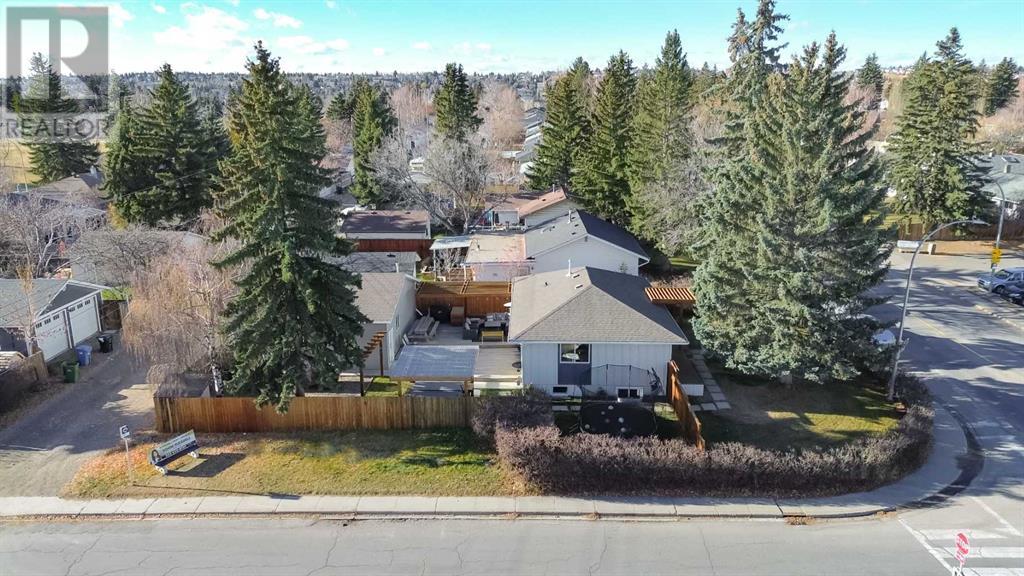 Property at 4703 26 Avenue SW image 1