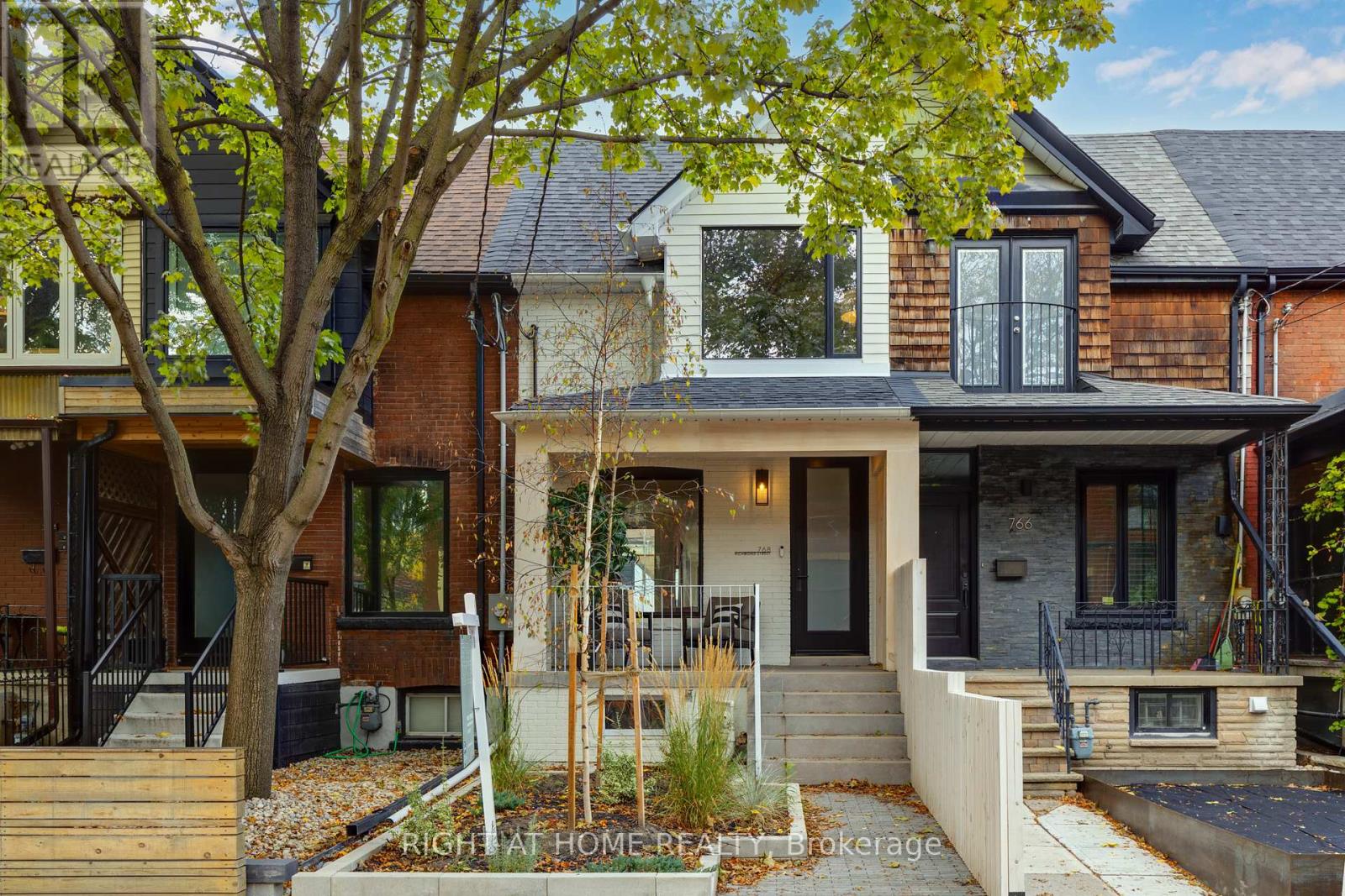 Property at 768 RICHMOND STREET W image 1