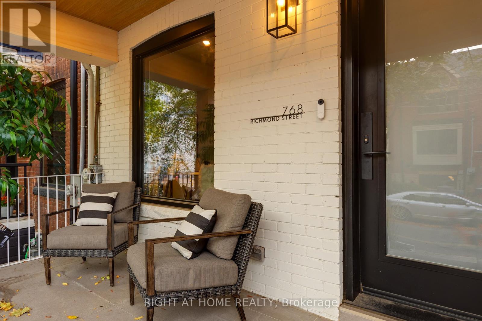 Property at 768 RICHMOND STREET W image 2