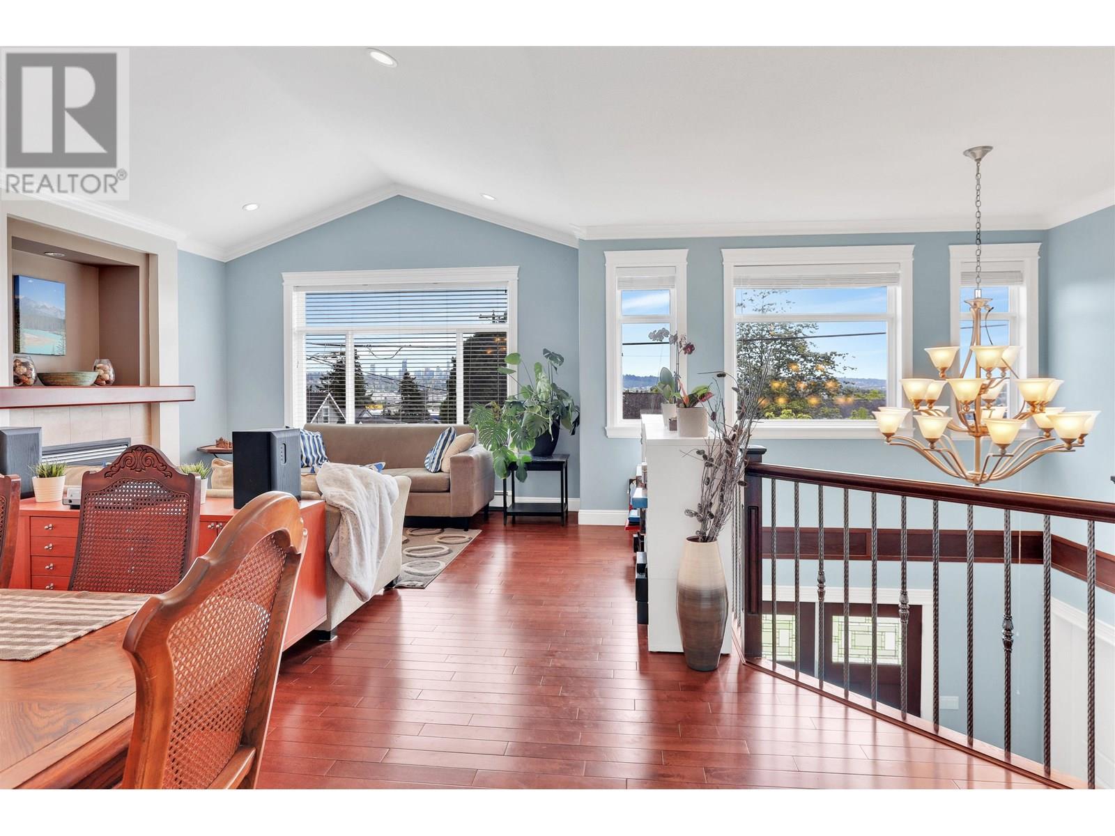 Property at 943 HARRIS AVENUE image 4