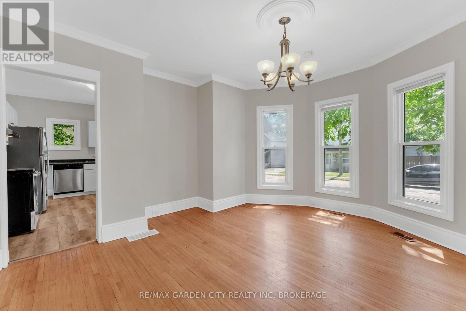 4208 Terrace Avenue, Niagara Falls, Ontario  L2E 3J4 - Photo 10 - X12231249