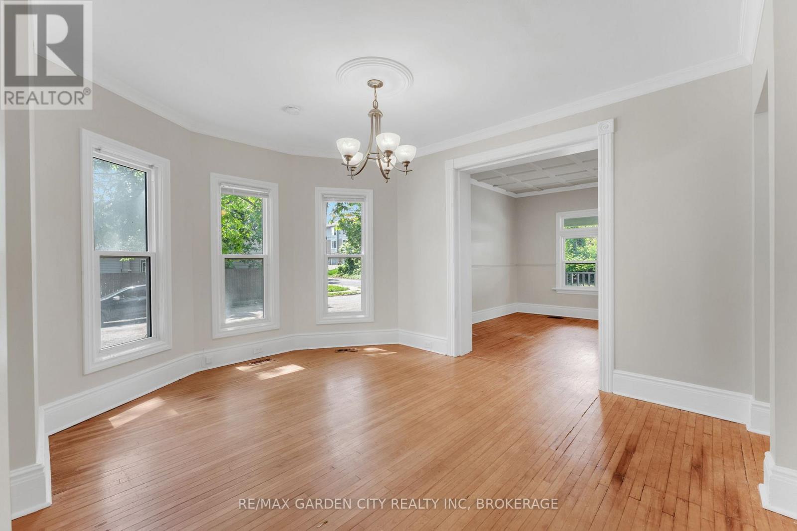 4208 Terrace Avenue, Niagara Falls, Ontario  L2E 3J4 - Photo 11 - X12231249