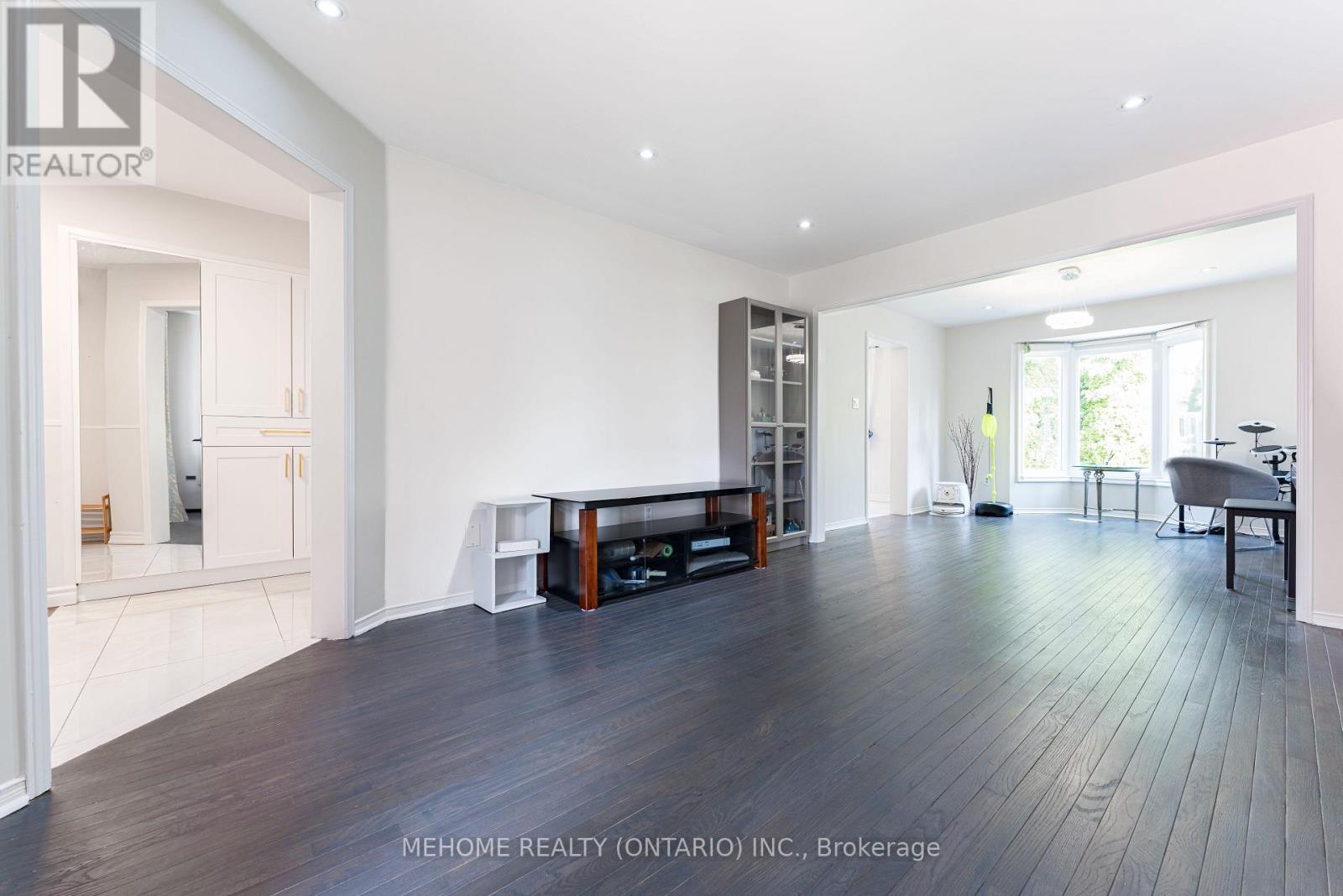Property at 38 DESERT VIEW CRESCENT image 3