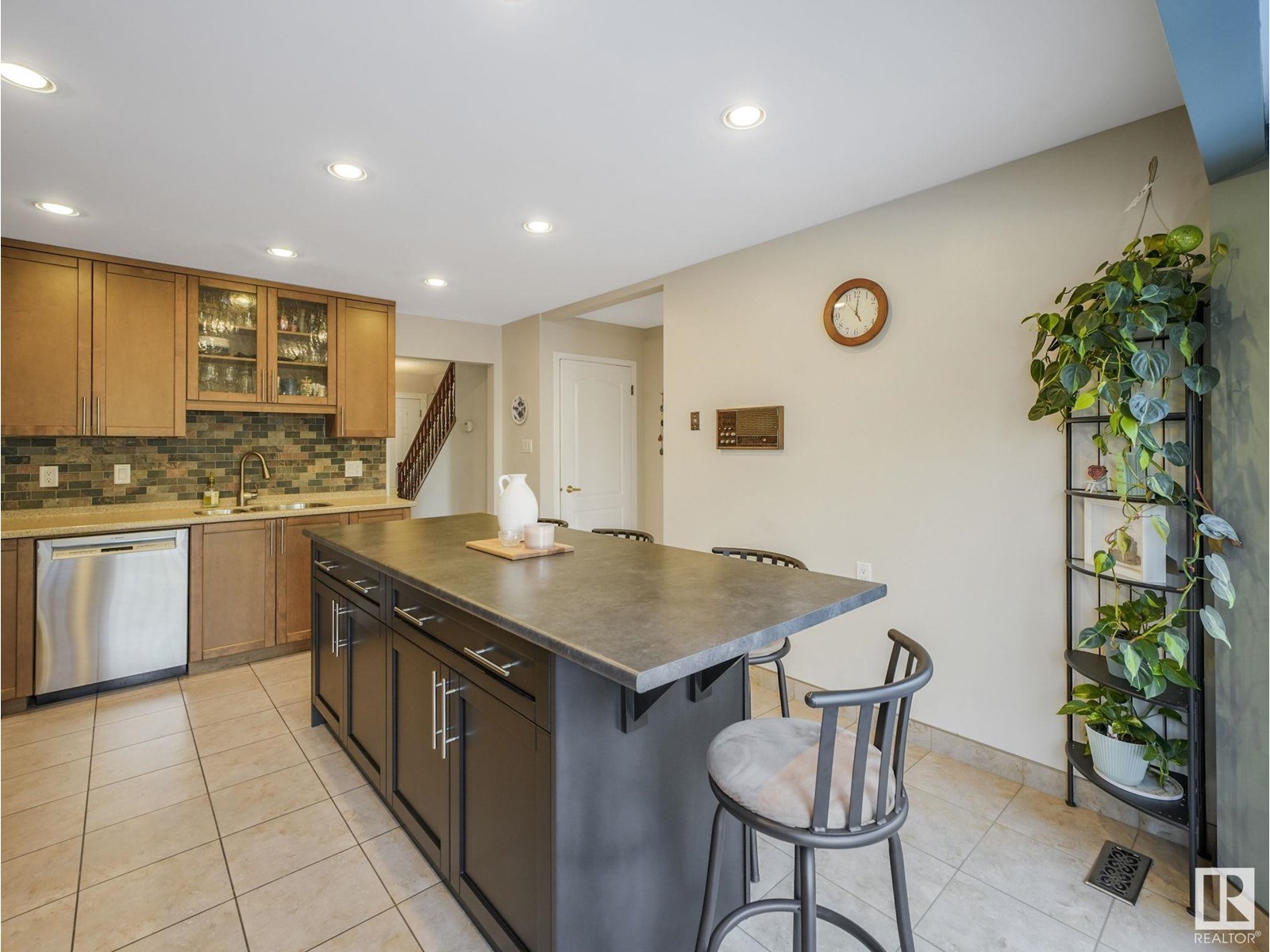 Property at 14714 46 AV NW image 2