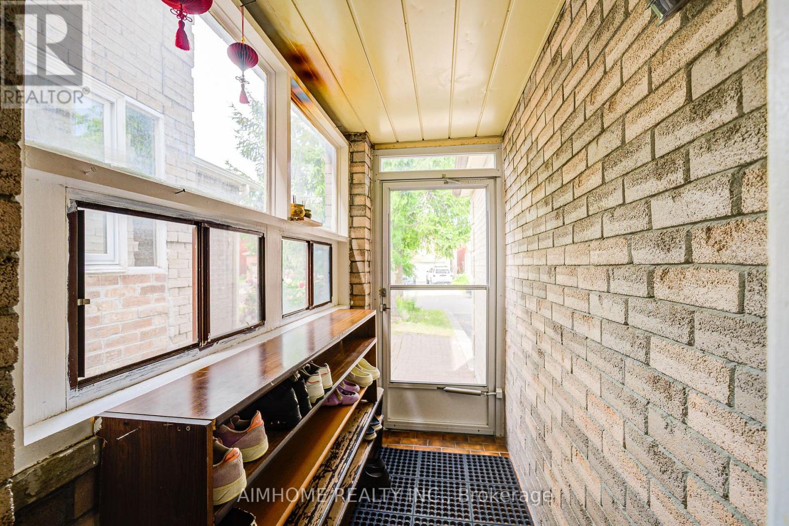 Property at 94 NORTHOLT CRESCENT image 3