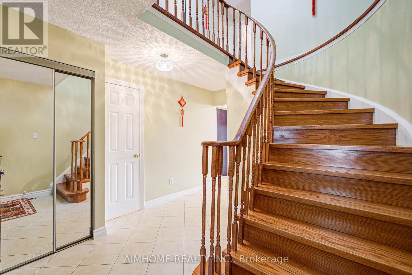 Property at 94 NORTHOLT CRESCENT image 4