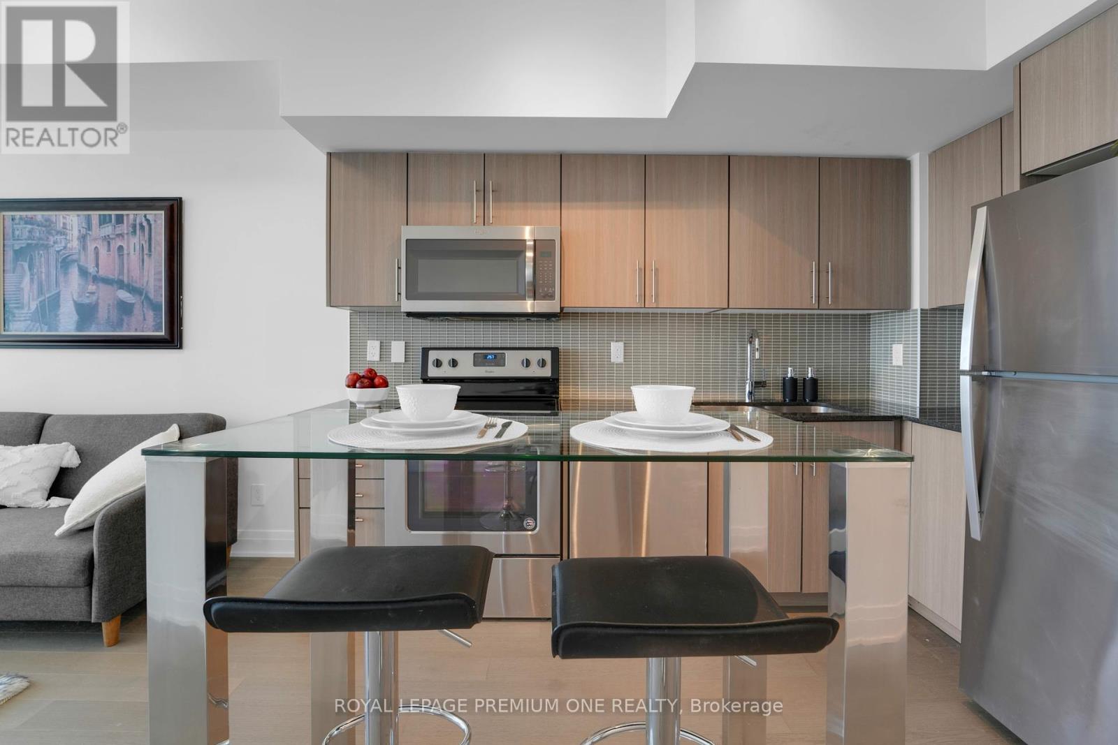 Property at 1510 - 55 SPEERS ROAD image 3