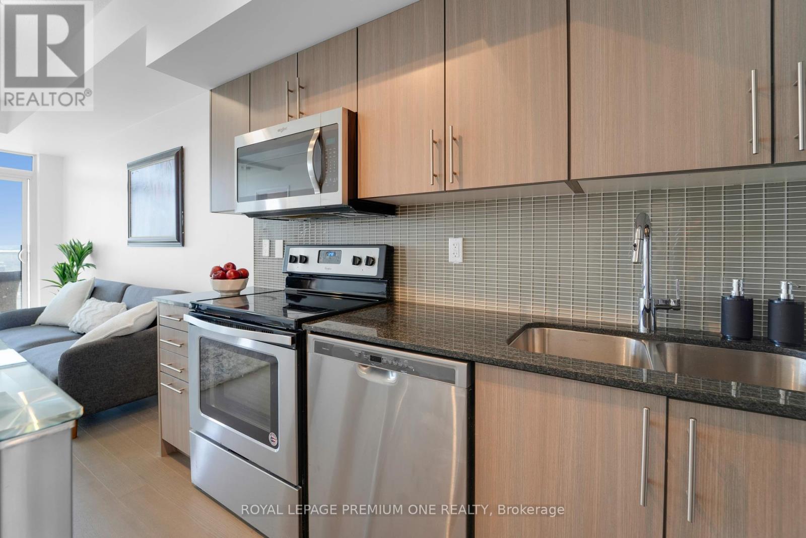 Property at 1510 - 55 SPEERS ROAD image 4