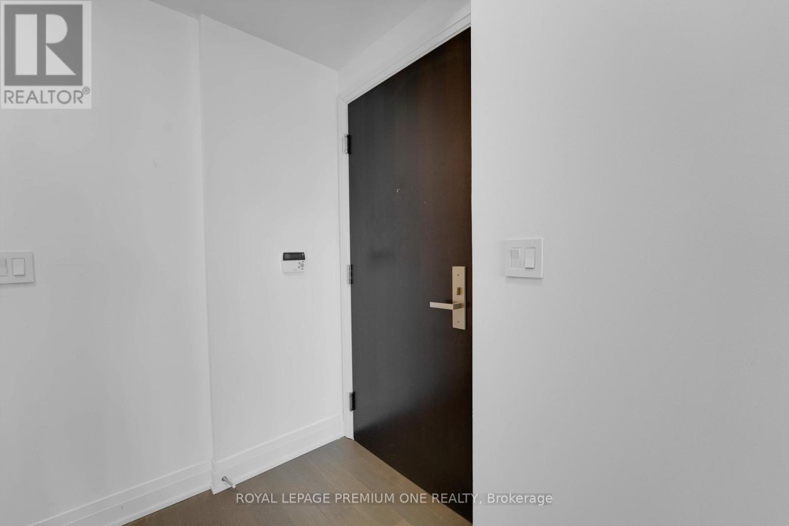 Property at 1510 - 55 SPEERS ROAD image 5