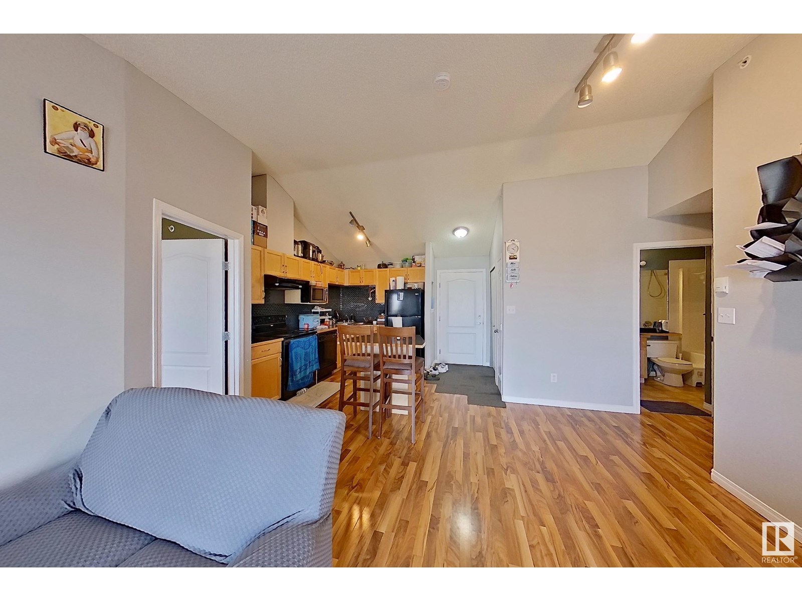 Property at #418 3425 19 ST NW image 4