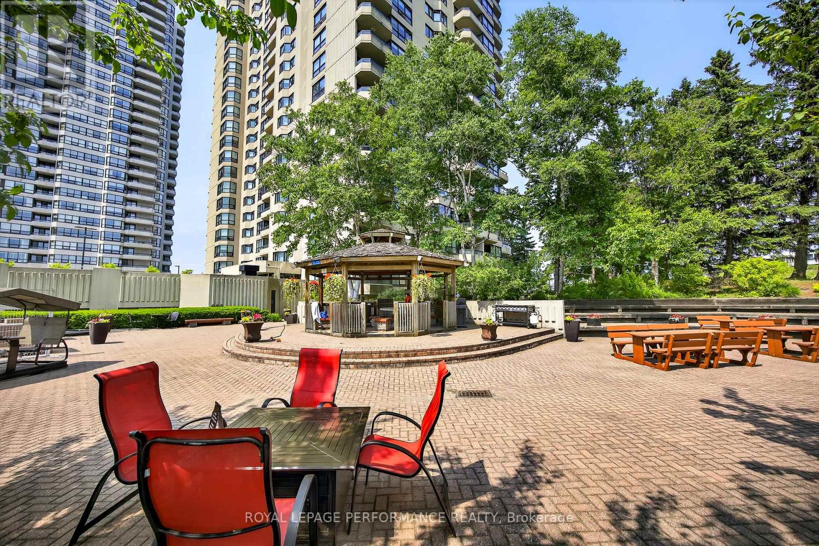 2006 - 1500 Riverside Drive, Ottawa, Ontario  K1G 4J4 - Photo 10 - X12231358