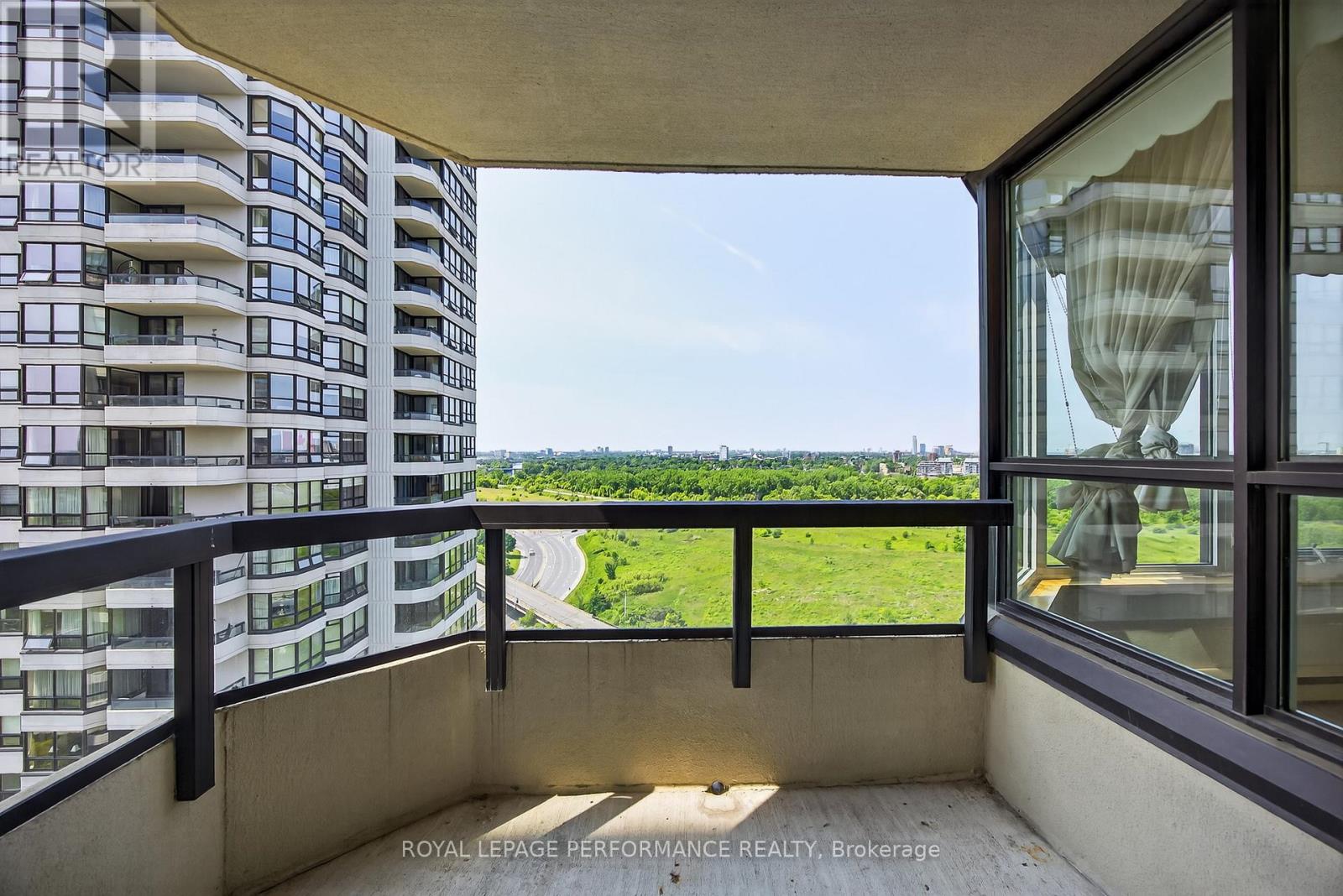 2006 - 1500 Riverside Drive, Ottawa, Ontario  K1G 4J4 - Photo 36 - X12231358