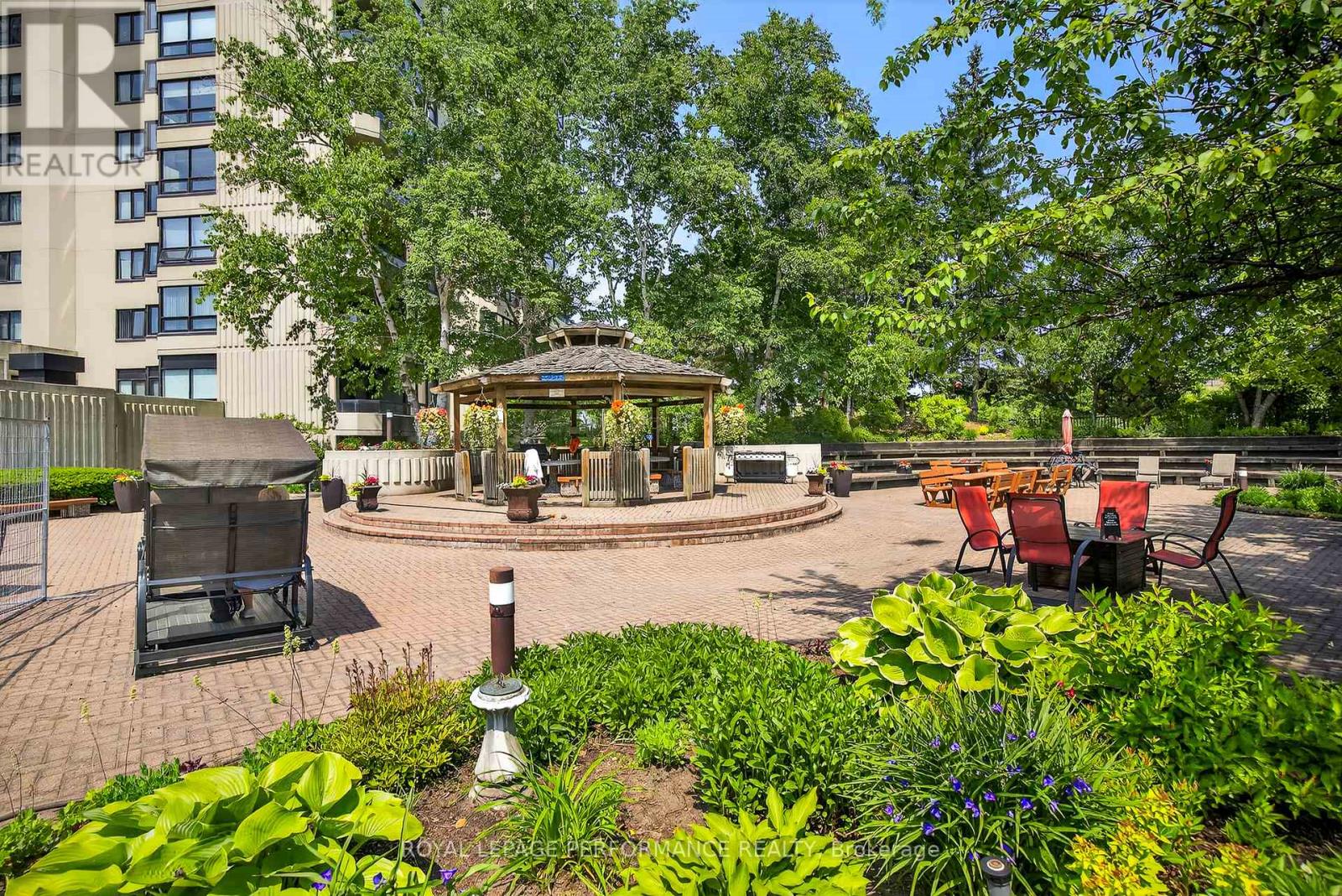 2006 - 1500 Riverside Drive, Ottawa, Ontario  K1G 4J4 - Photo 9 - X12231358