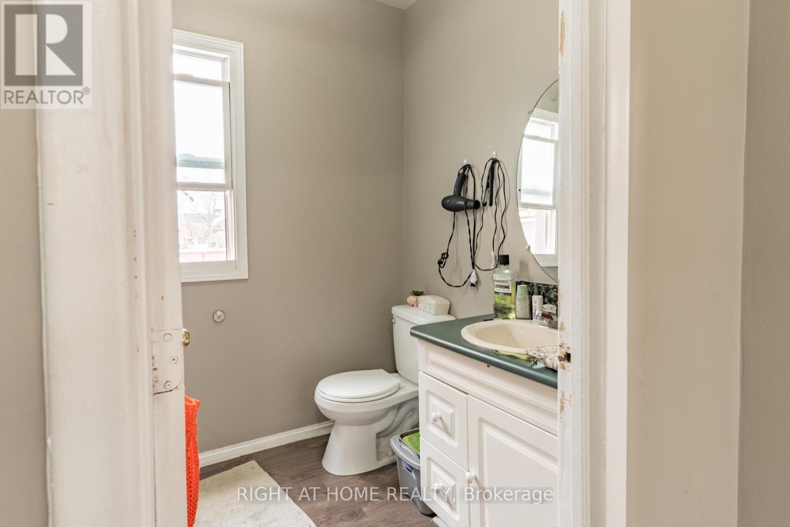 Property at 487 CANNON STREET E image 4