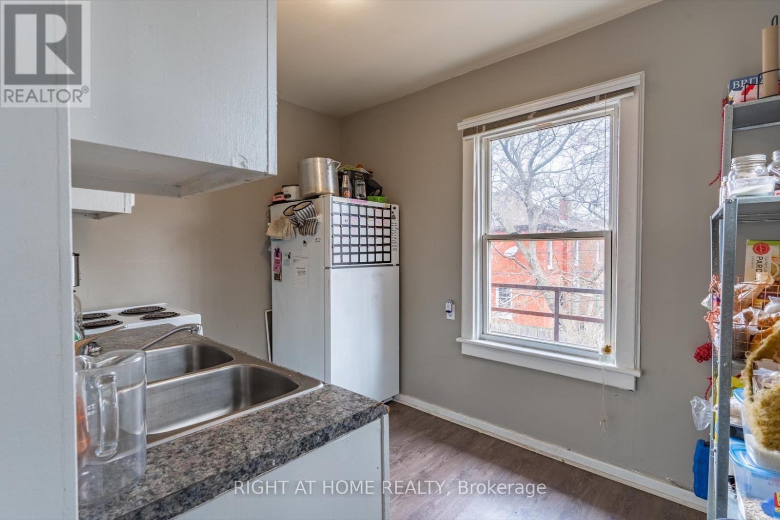 Property at 487 CANNON STREET E image 5