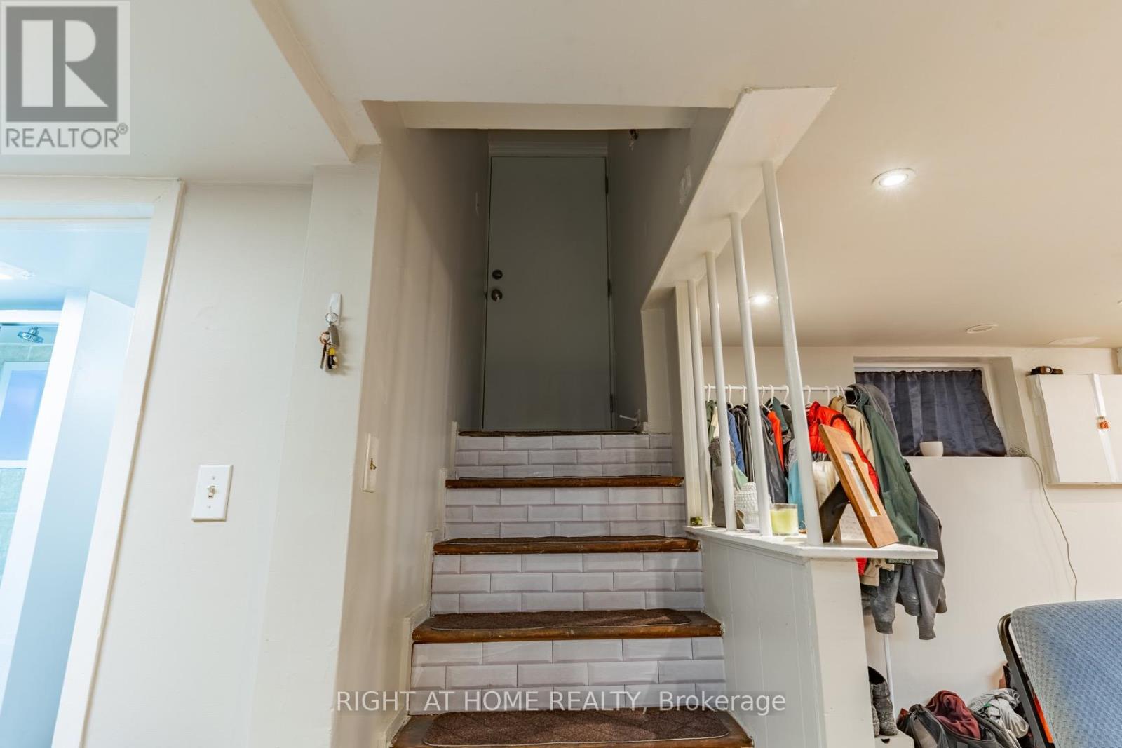 487 Cannon Street E, Hamilton, Ontario  L8L 2E5 - Photo 11 - X12219524