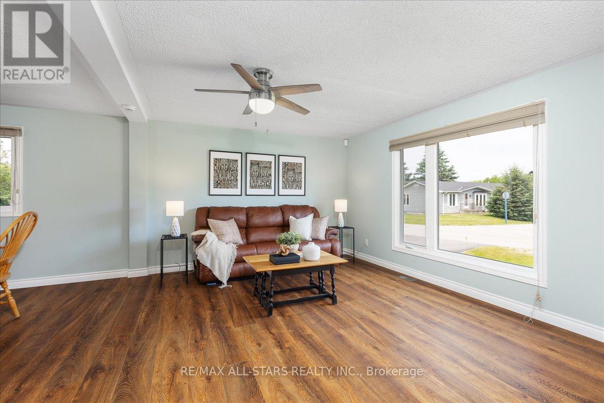 Property at 17 JUNO CRESCENT image 5