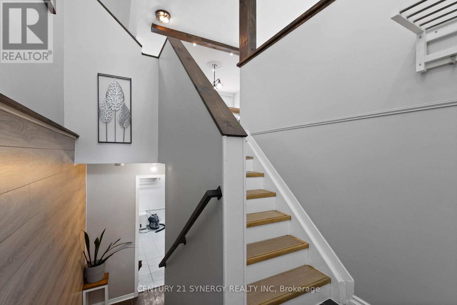 Property at 1130 SYCAMORE STREET image 5