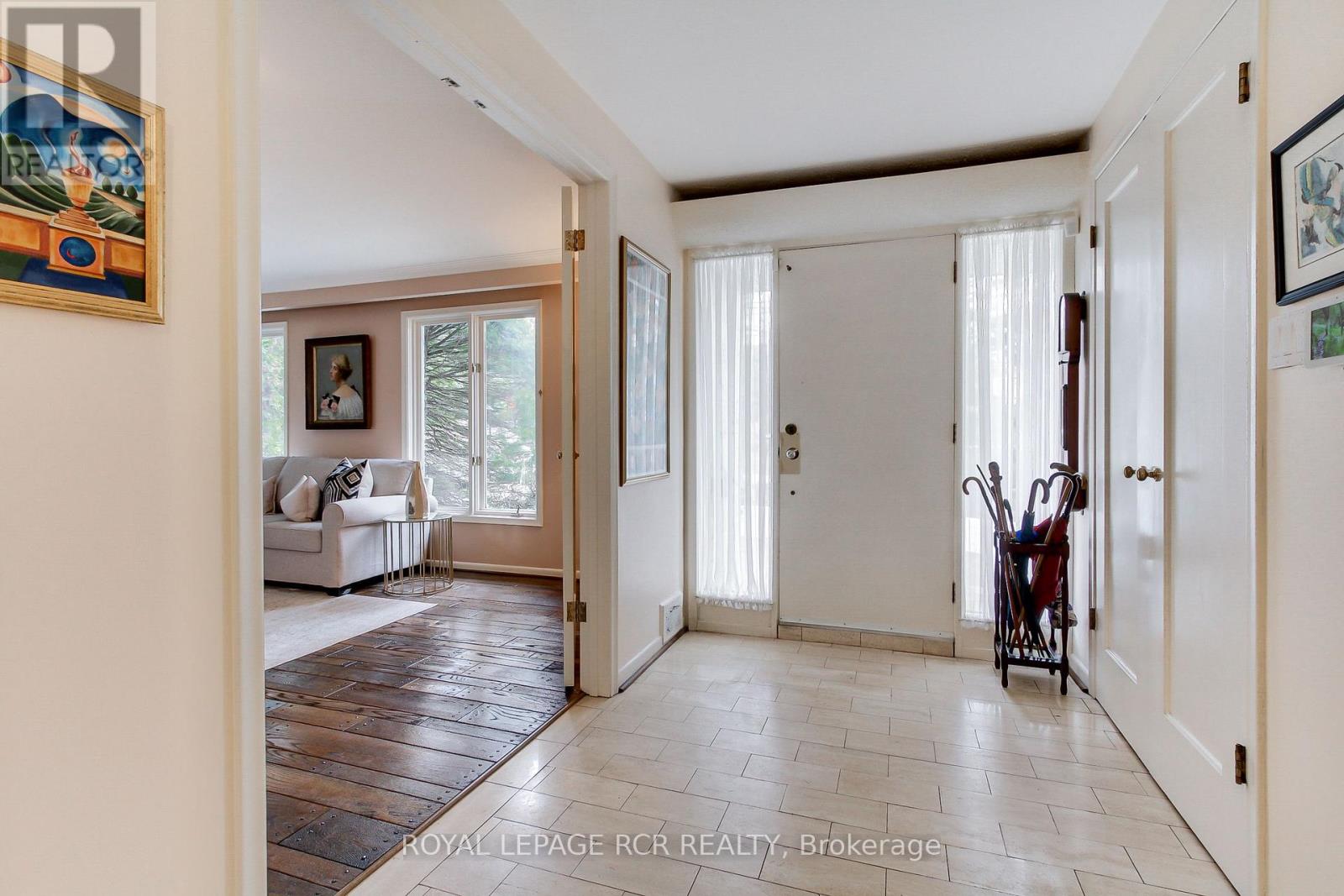 Property at 4 THORNLEA COURT image 4
