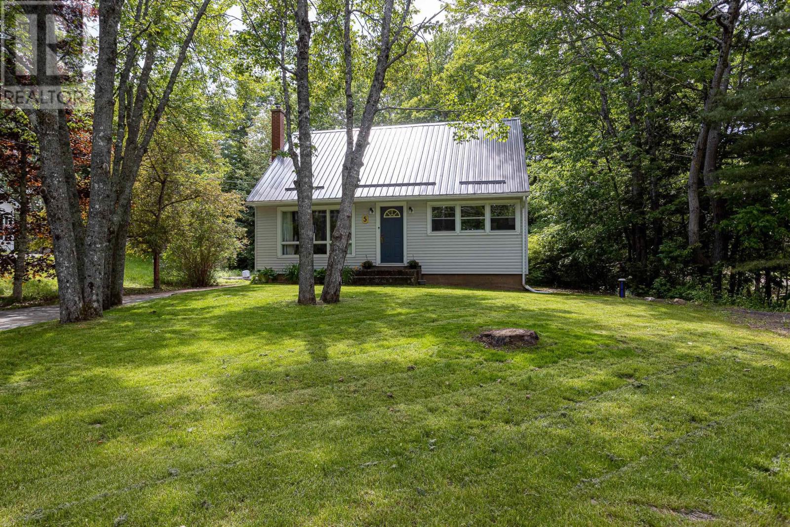 Property at 5 Oakleaf Crescent image 4