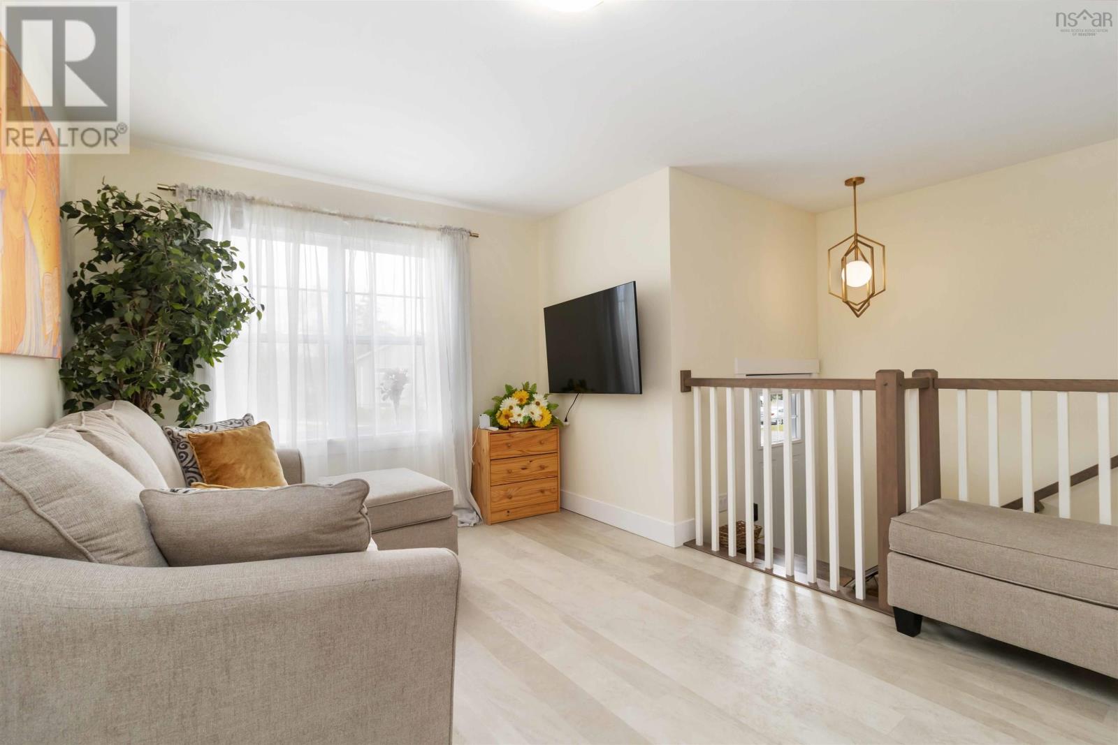 Property at 9 Chambers Court image 5