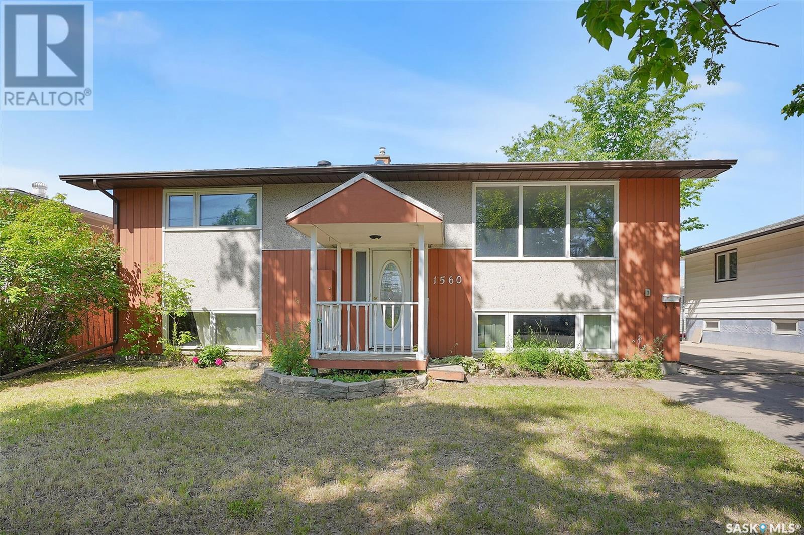 Property at 1560 Rothwell STREET image 2