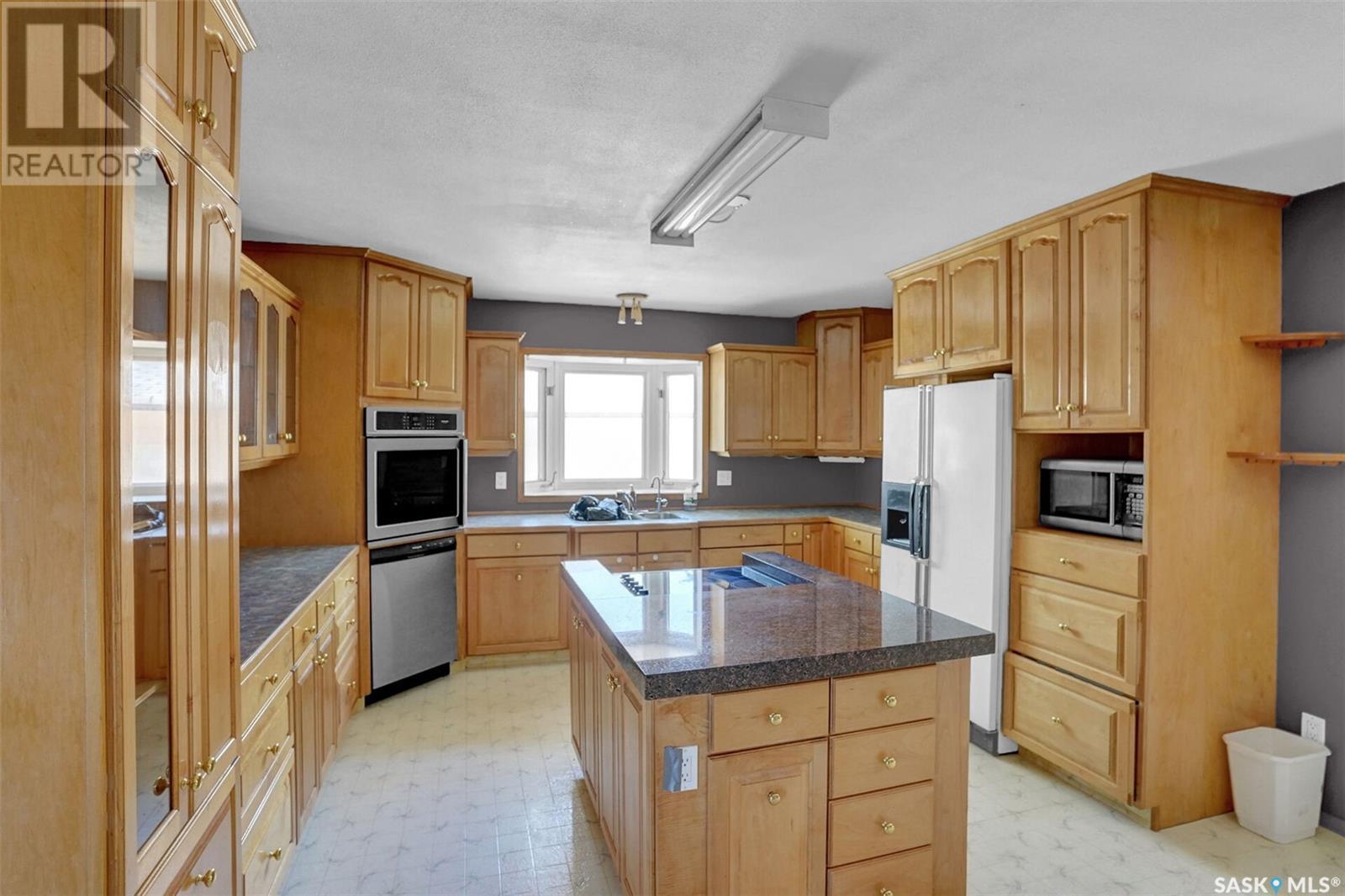 Property at 1560 Rothwell STREET image 4