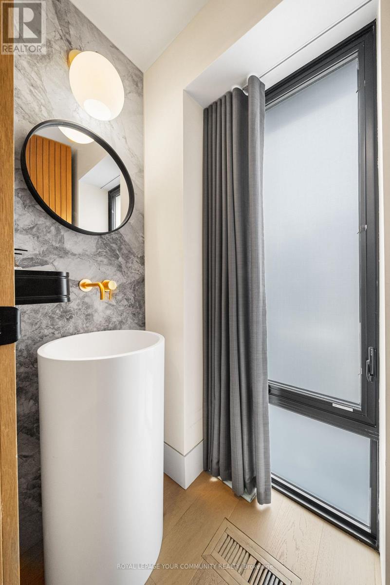296 Elm Road, Toronto, Ontario  M5M 3V2 - Photo 10 - C12230895