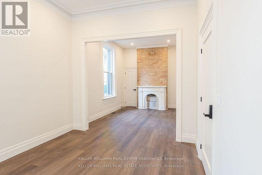 54 Stewart Street, Toronto, Ontario  M5V 1H6 - Photo 4 - C12230982