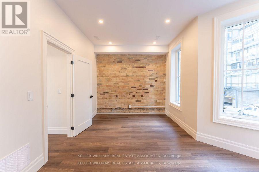 54 Stewart Street, Toronto, Ontario  M5V 1H6 - Photo 8 - C12230982