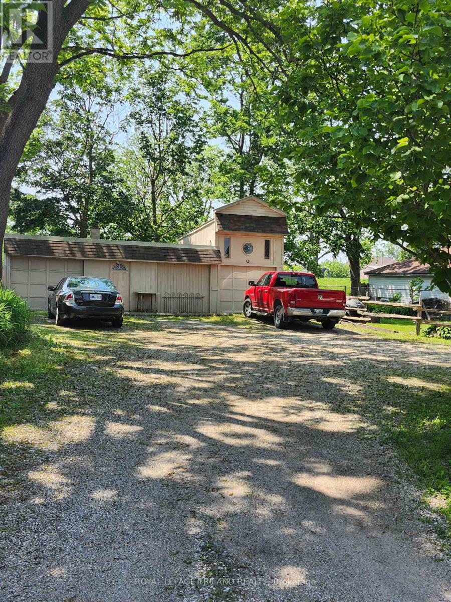 92 Moore Street N, St. Thomas, Ontario  N5R 3W5 - Photo 10 - X12221423