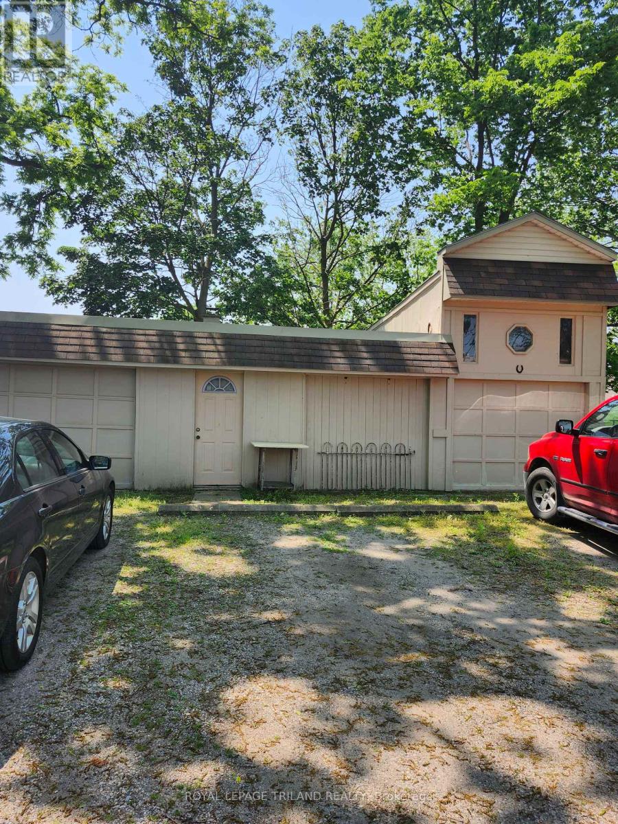 92 Moore Street N, St. Thomas, Ontario  N5R 3W5 - Photo 11 - X12221423