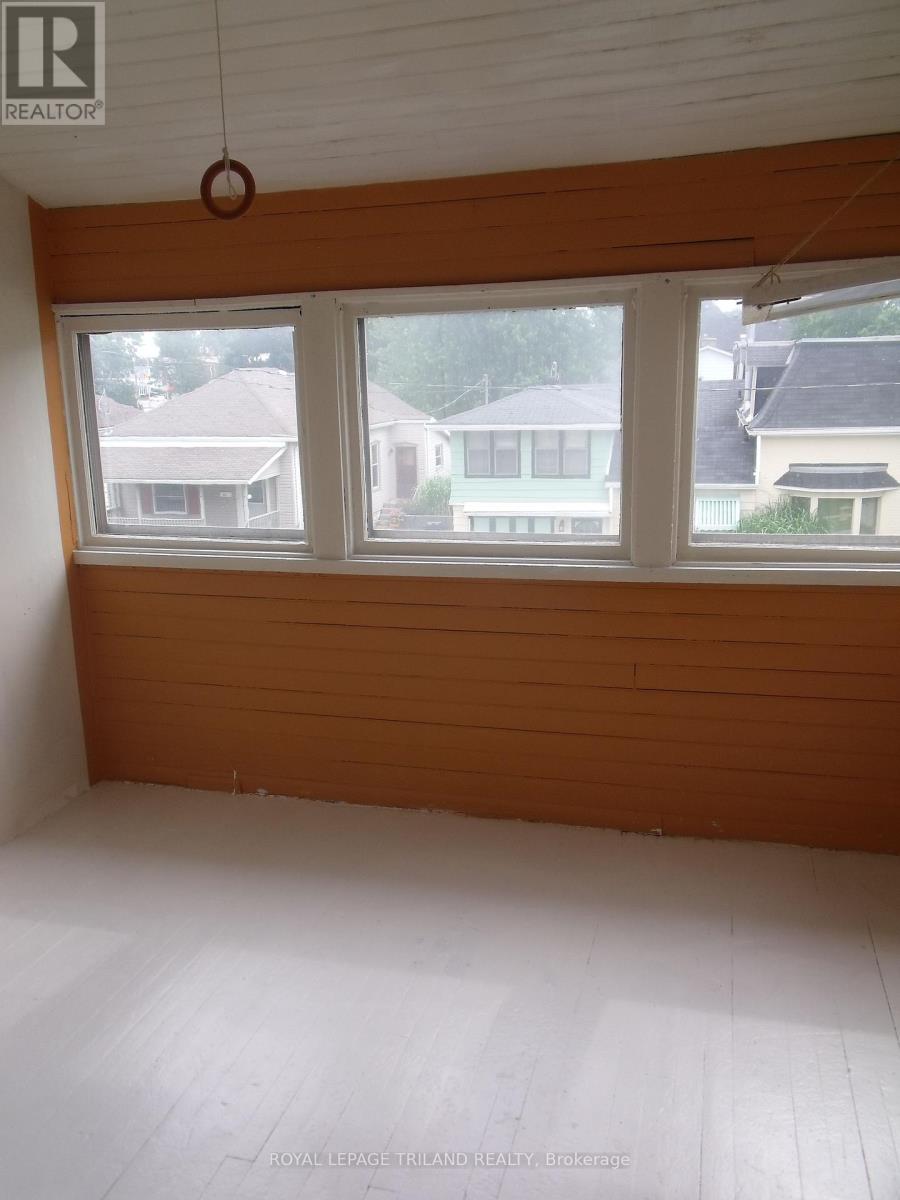 92 Moore Street N, St. Thomas, Ontario  N5R 3W5 - Photo 24 - X12221423