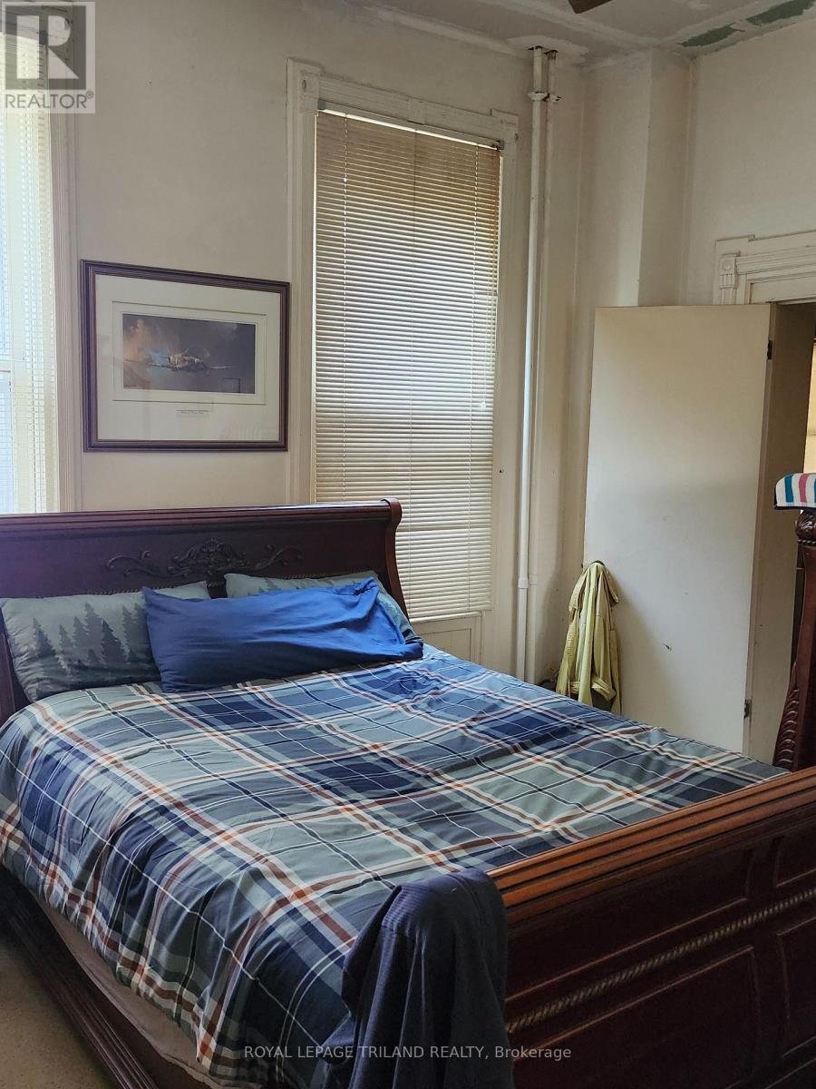 92 Moore Street N, St. Thomas, Ontario  N5R 3W5 - Photo 18 - X12221423