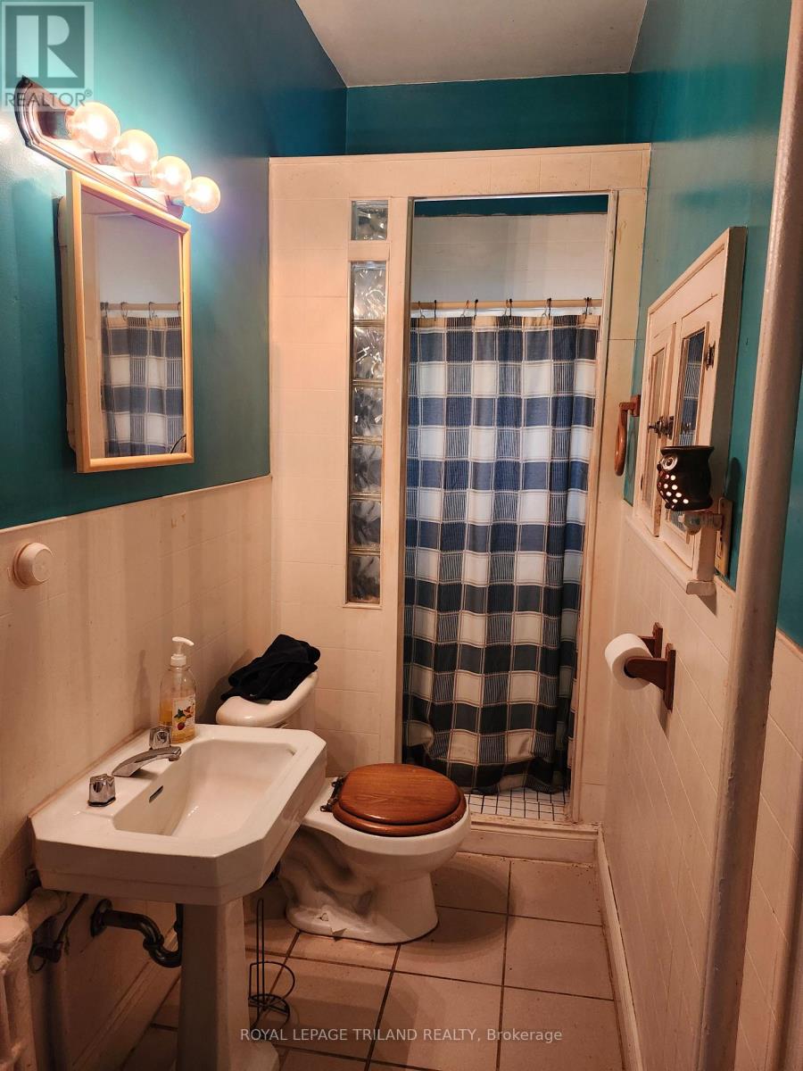 92 Moore Street N, St. Thomas, Ontario  N5R 3W5 - Photo 29 - X12221423