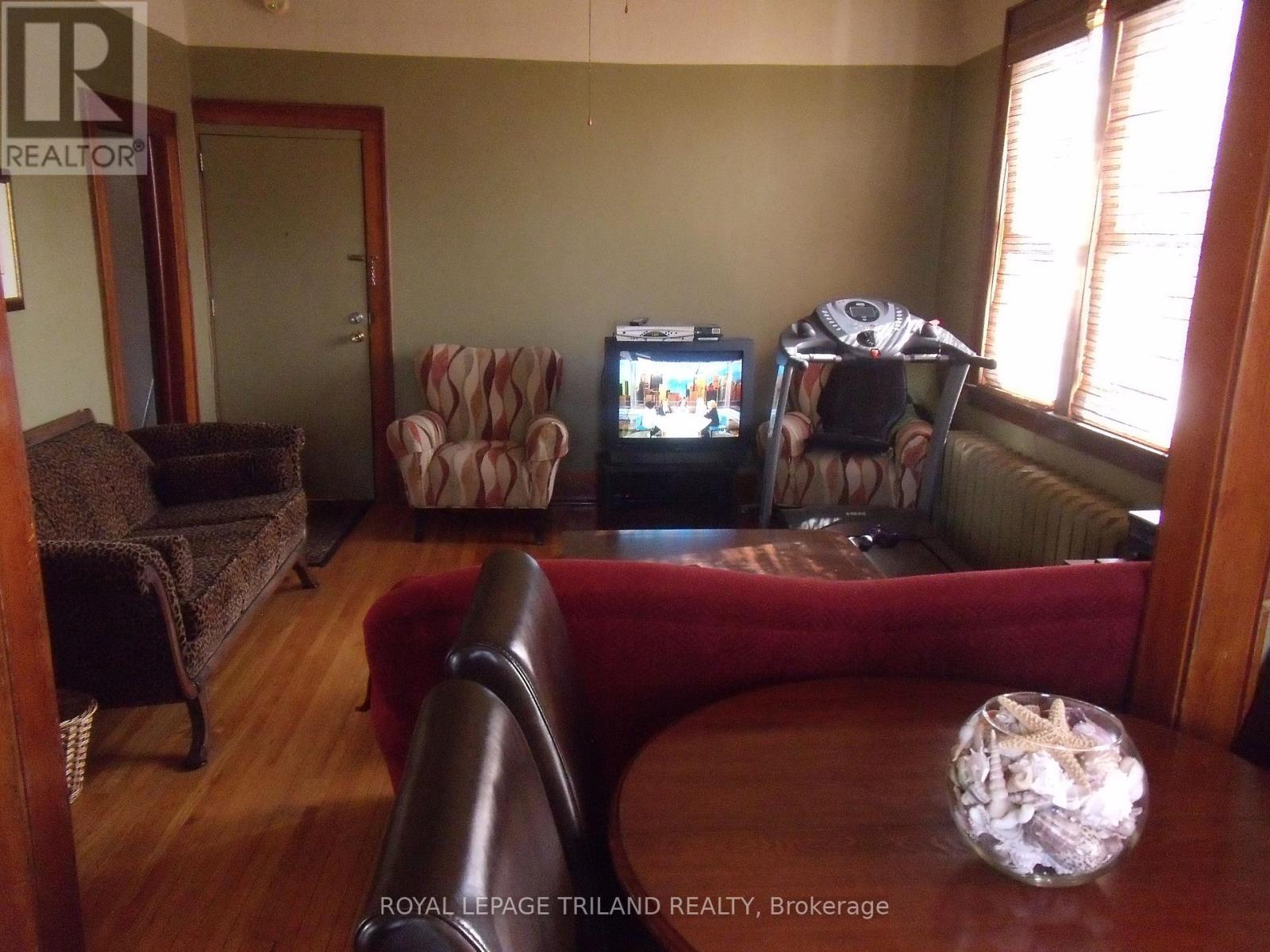 92 Moore Street N, St. Thomas, Ontario  N5R 3W5 - Photo 34 - X12221423