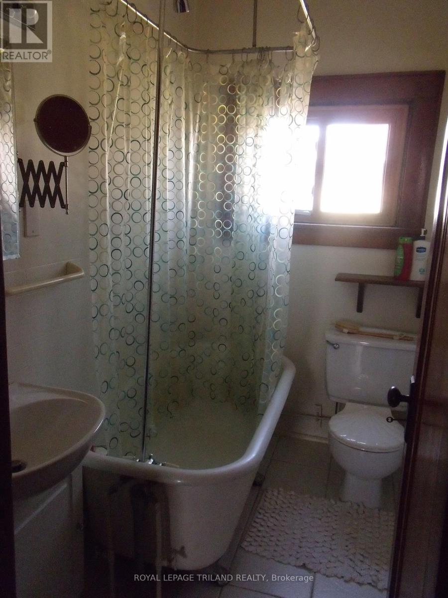 92 Moore Street N, St. Thomas, Ontario  N5R 3W5 - Photo 37 - X12221423